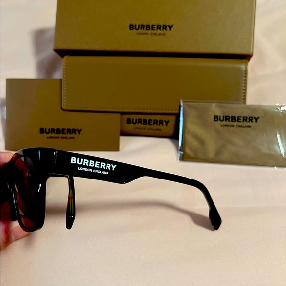 Men’s Burberry sunglasses. 100% authentic NWT - Picture 3 of 6